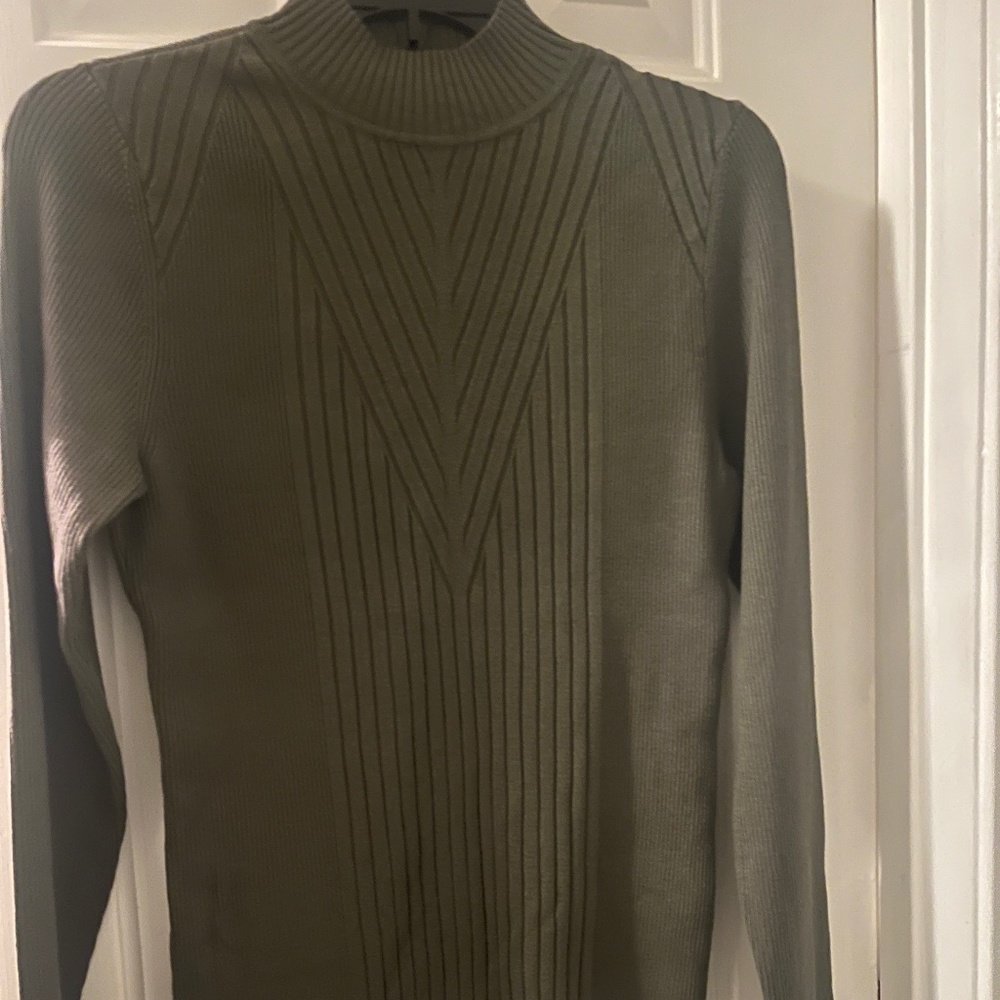 Green Turtle neck